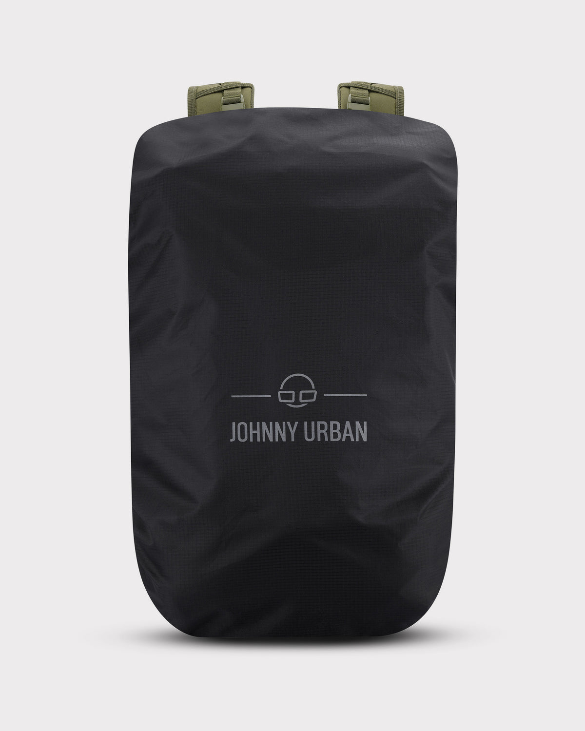 Schwarze Regenschutzhülle 'Bo XL' von Johnny Urban über einem Rucksack sichtbar die Schultergurte