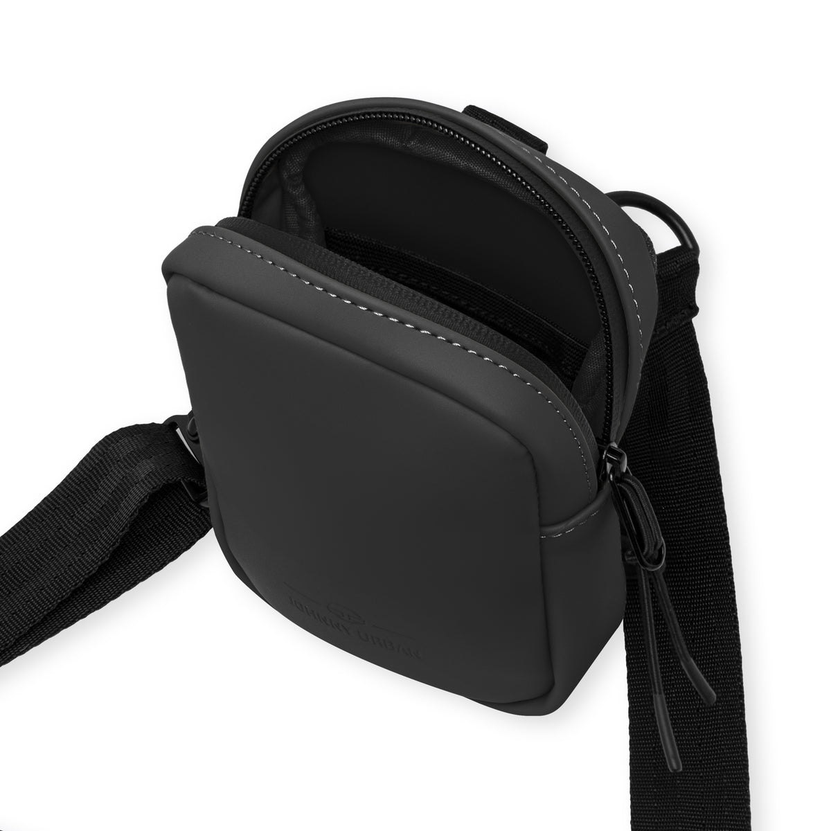 Vordertasche ‚Toby‘ von Johnny Urban in Schwarz mit Reißverschluss und verstellbarem Gurt