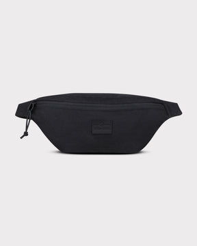 Schwarze Bauchtasche 'Erik Small' von Johnny Urban mit Reißverschluss und Logo auf der Vorderseite