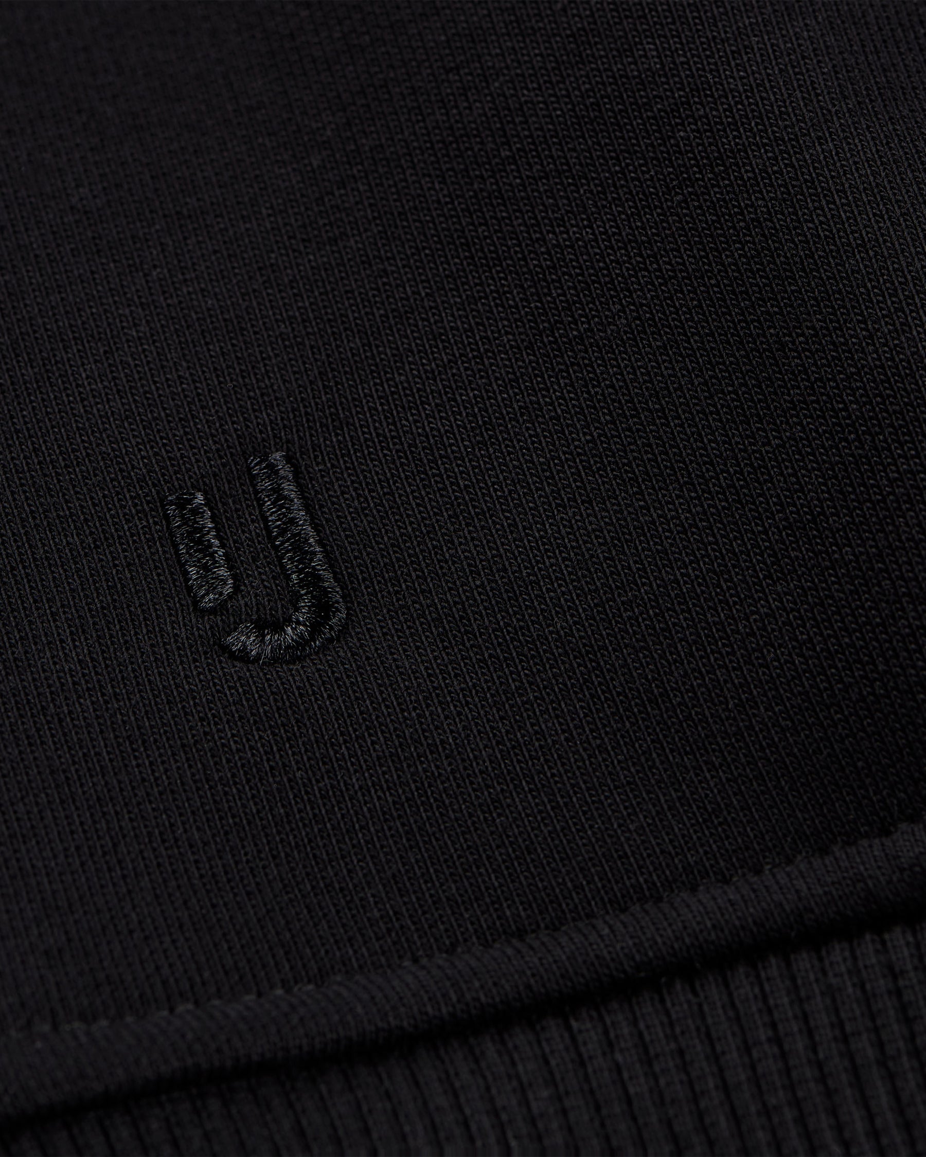 Schwarzer Oversized Hoodie 'Cody' mit dezent gesticktem Johnny Urban Logo