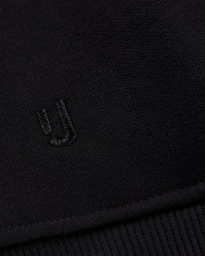 Schwarzer Oversized Hoodie 'Cody' mit dezent gesticktem Johnny Urban Logo