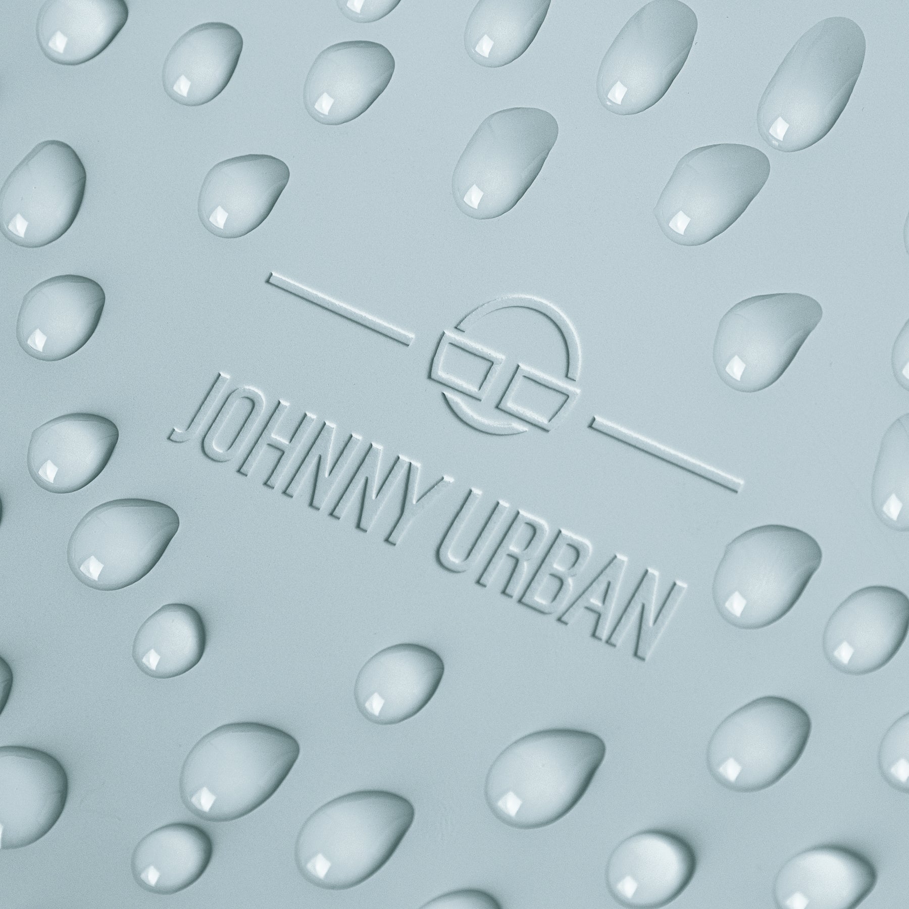 Wasserabweisende Oberfläche mit dem geprägten Johnny Urban Logo auf der Halbmondtasche 'Rory'