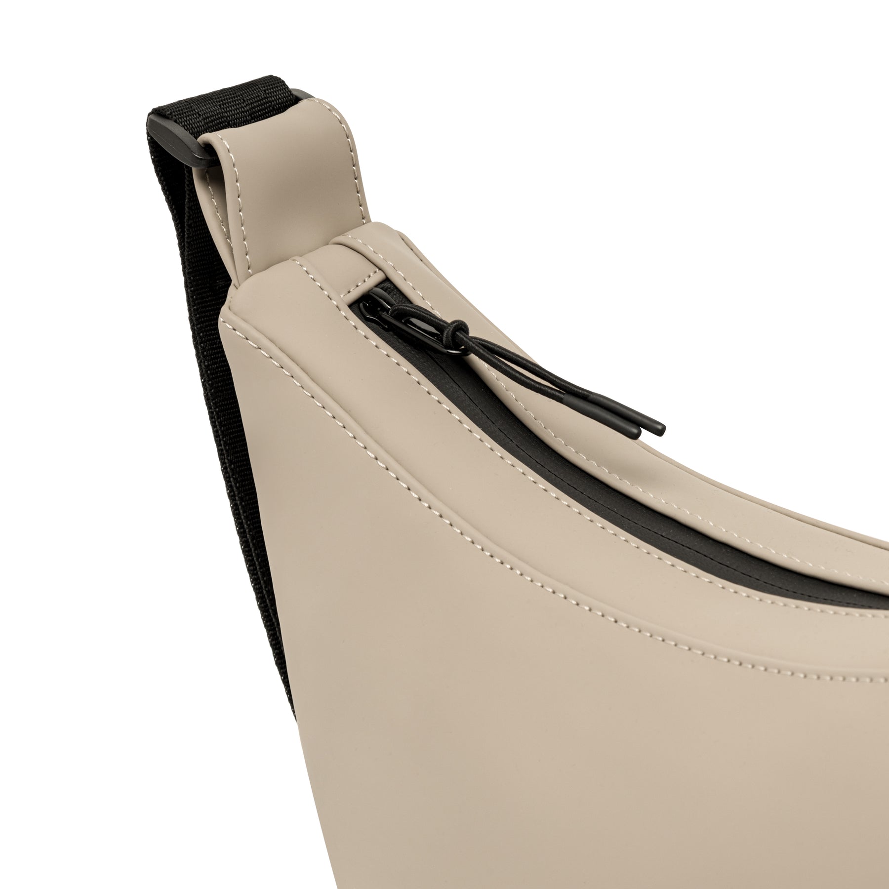 Beiger Half Moon Bag 'Rory' mit wasserdichtem schwarzen Reißverschluss und schwarzem verstellbarem Gurt