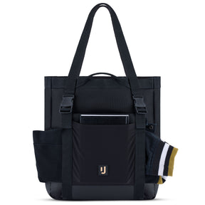 Schwarze Tote Bag 'Jessy' von Johnny Urban mit zwei langen Henkeln, mehreren Außentaschen und zwei Schnallen vorne