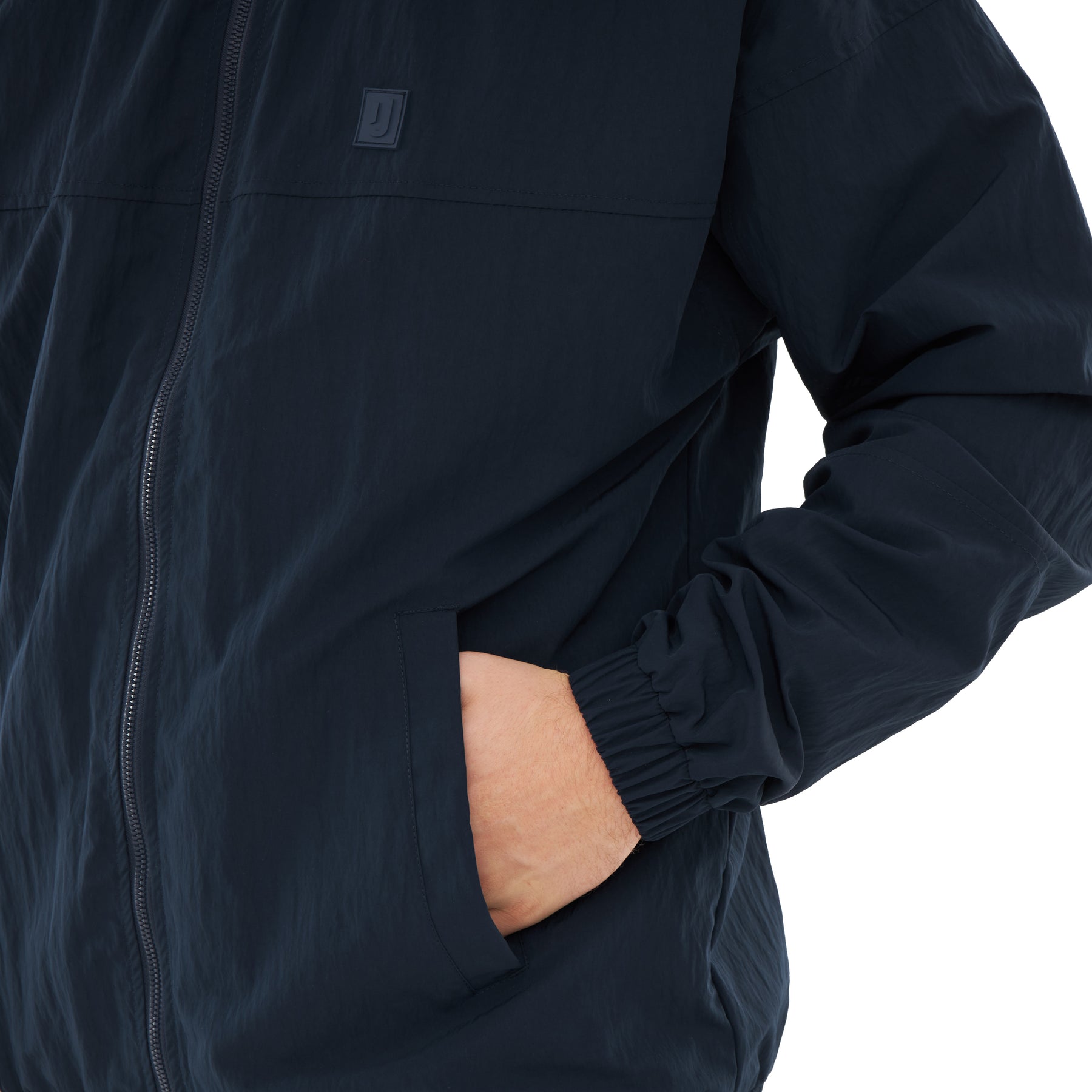 Dunkelblaue Übergangsjacke ‚Lennon‘ mit Reißverschluss, seitlicher Tasche und elastischem Ärmelbund