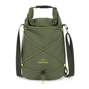 Olivegrüne wasserdichte Dry Bag 'Theo' von Johnny Urban mit verstellbarem Schultergurt und frontaler Gummikordel