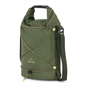Wasserdichte Dry Bag 'Theo' von Johnny Urban in Olive mit Kordelzug und verstellbarem Schultergurt
