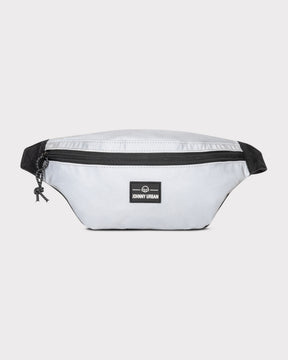 Reflektierende Bauchtasche 'Erik Small' von Johnny Urban mit schwarzem Reißverschluss und verstellbarem Gurt