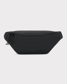 Schwarze Bauchtasche 'Riley' von Johnny Urban mit Reißverschluss und minimalistischer Form