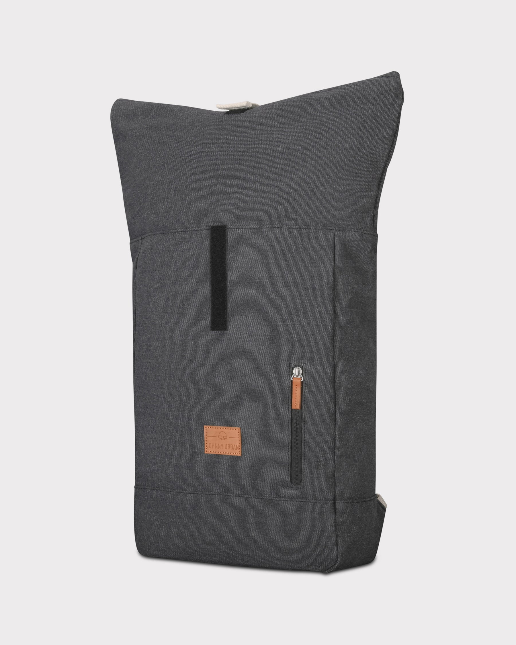 Johnny Urban Rolltop Rucksack 'Adam Large' aus anthrazitfarbenem Canvas mit Fronttasche und Ledermarke