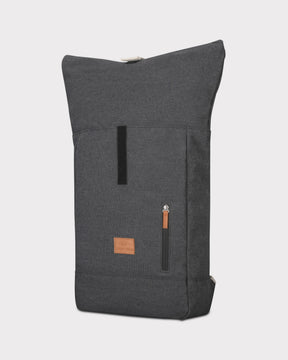 Johnny Urban Rolltop Rucksack 'Adam Large' aus anthrazitfarbenem Canvas mit Fronttasche und Ledermarke