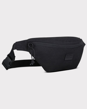 Schwarze Bauchtasche 'Erik Small' von Johnny Urban mit Reißverschluss und verstellbarem Gurt