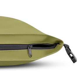 Grüner Johnny Urban Rolltop Rucksack 'Henry' mit geöffnetem seitlichem Reißverschluss