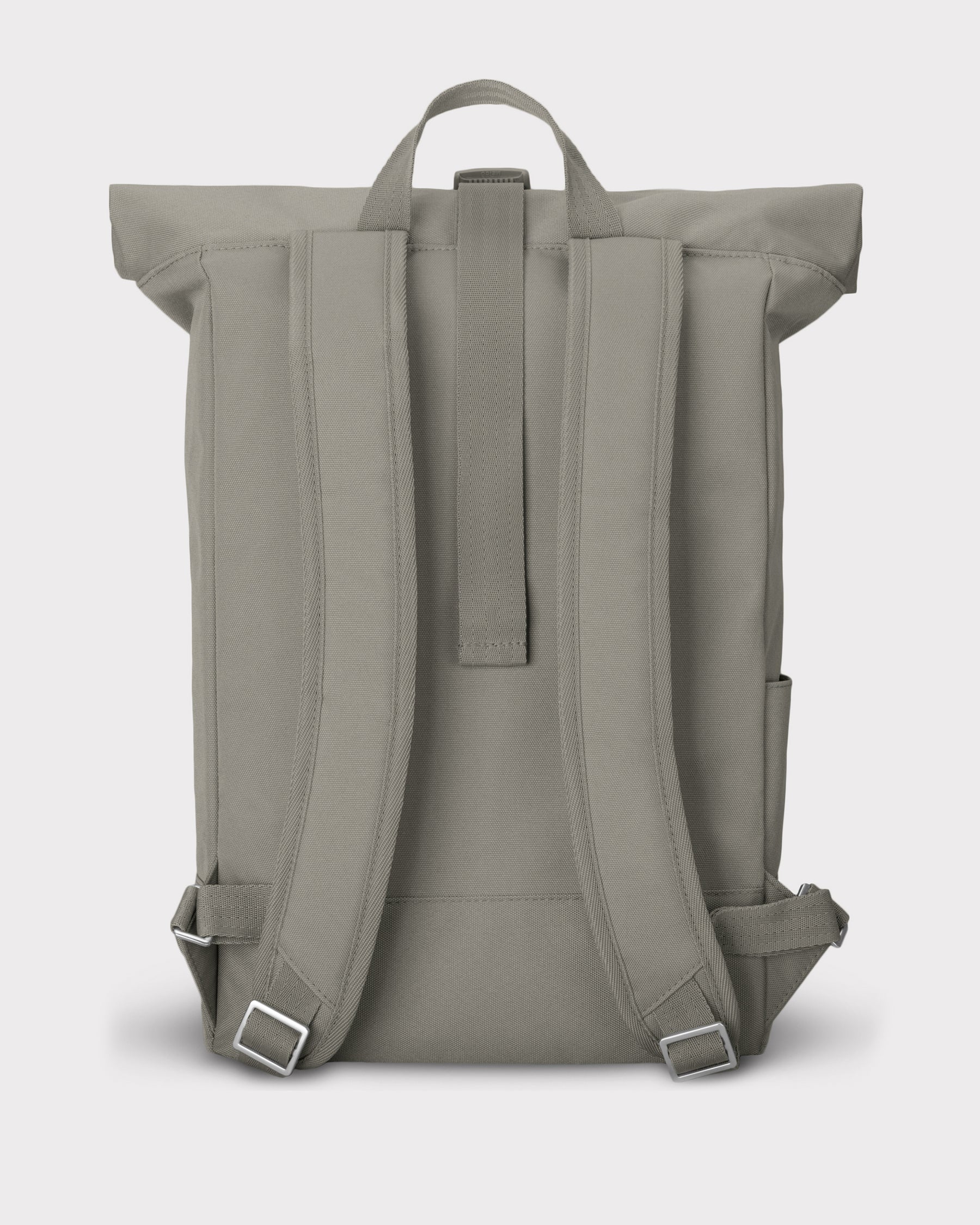 Rückseite des Johnny Urban Rolltop Rucksacks 'Robin Large' in desertgrey mit gepolsterten Schulterriemen und Trageschlaufe