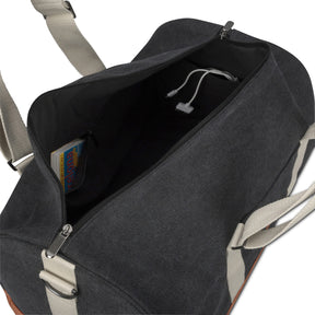 Weekender Reisetasche 'Paul' in Anthrazit mit offenem Hauptfach, innen USB-Ladekabel und Seitentasche mit Magazin